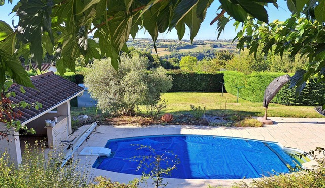 Country house with a pool and a beautiful view!