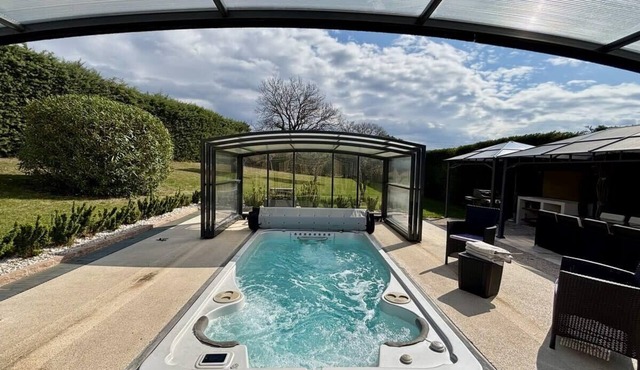 Countryside villa with swimming spa