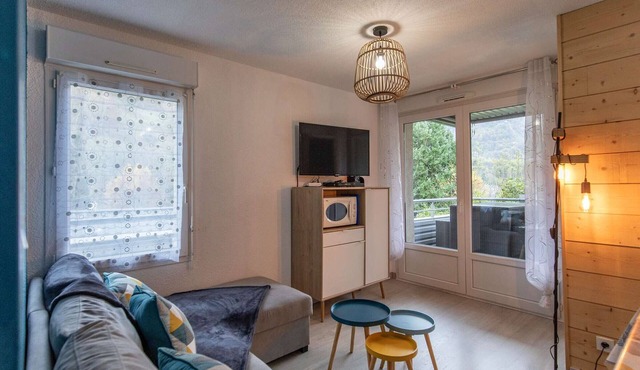 Cozy 2-Bedroom Apartment with Terrace, Pool, and Parking in Luz-Saint-Sauveur