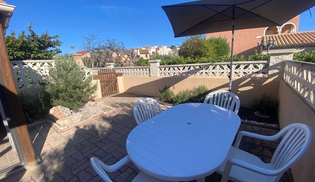 Cozy 2-Room Villa, AC, Terrace, Near Beach, Sleeps 4, Le Barcarès