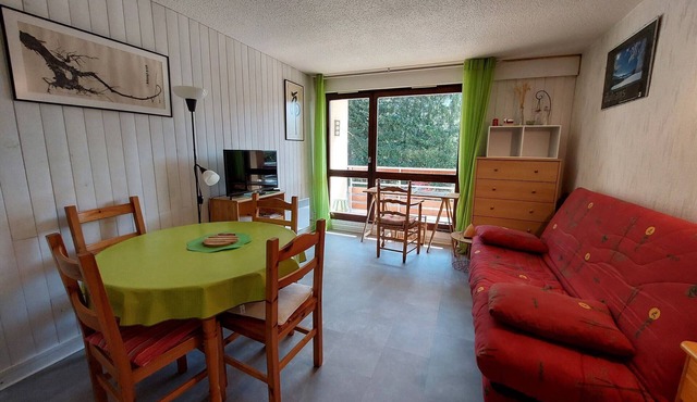 Cozy 3* apartment for 6, near slopes, with parking