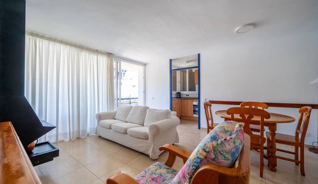 Cozy 3-BR Apartment Near Beach with Pool View, Terrace & Wifi in Torredembarra