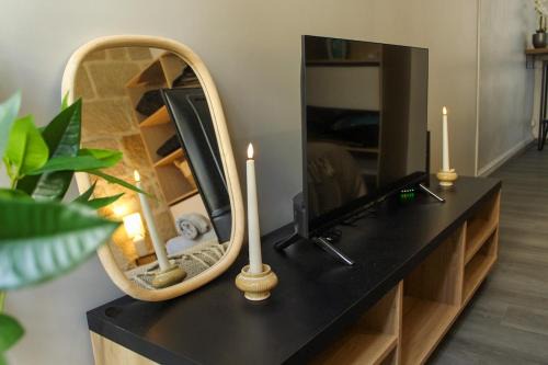 Cozy Air-Conditioned - Central - Close to Train Station