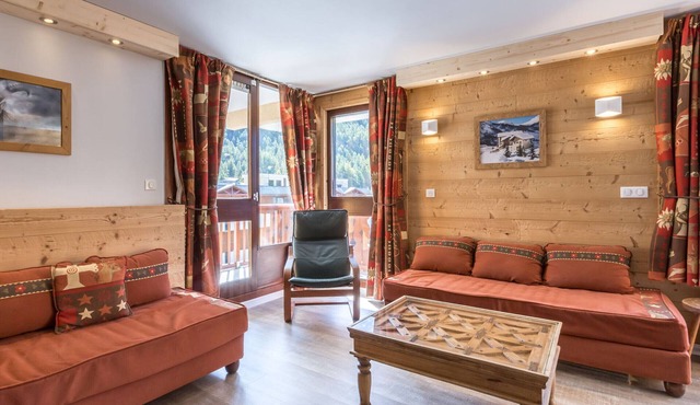 Cozy and Comfortable Apartment with South Balcony in Val-d'Isère