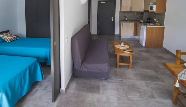 Cozy Apartment with Pool, Terrace, and A/C, Steps from Beach in Quiet Area, Free WiFi & Parking