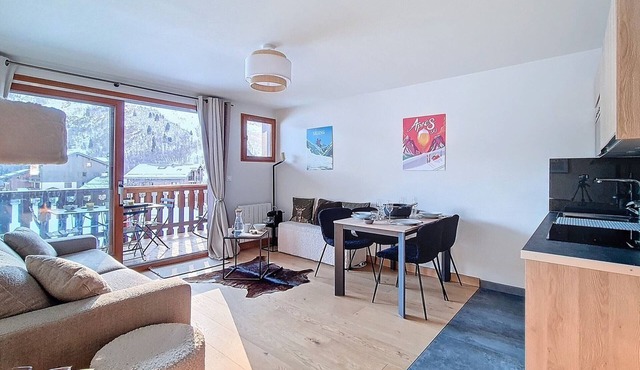 Cozy apartment with mezzanine and balcony, ski-in/ski-out, Wi-Fi included