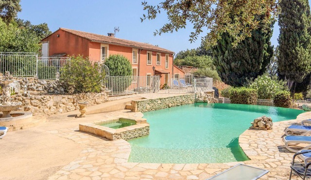 Cozy home in Rochefort-du-Gard