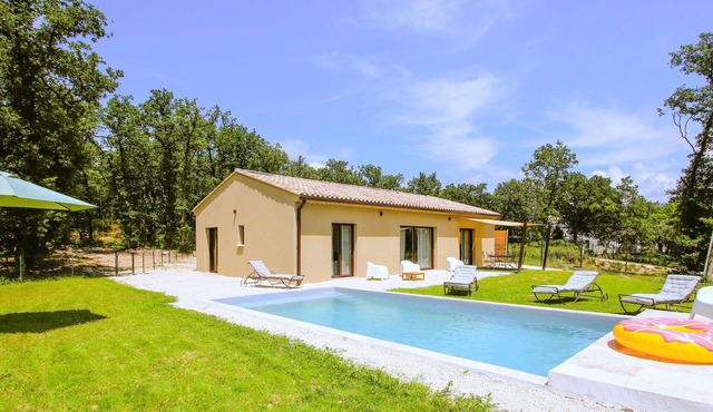 Cozy home in Grignan with private swimming pool, can be inside or outside