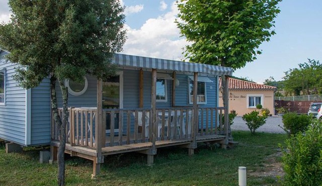 Cozy mobile home with terrace for 6 guests