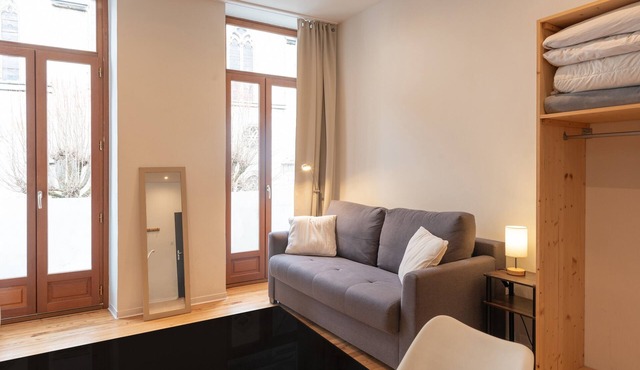Cozy Stay in Bagnères – Renovated Bastan Studio, Balcony, Ultra-Fast Wi-Fi, Near Spa