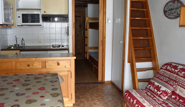 Cozy studio near slopes, quiet with closed garage