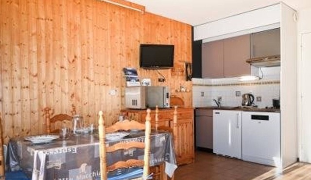 Cozy studio for 4 with kitchenette and parking in Montgenèvre
