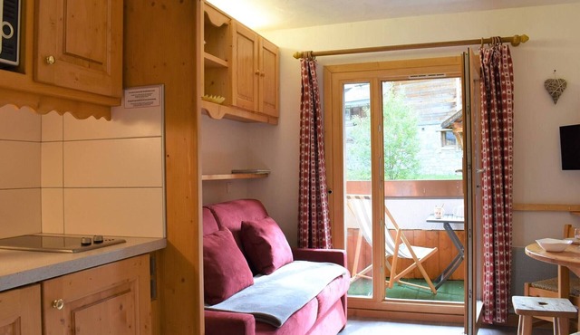 Cozy Studio on Ski Slopes, South Balcony, Sleeps 3 – Méribel