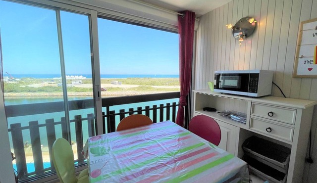 Cozy Studio with Marina View, Pool & Parking - Steps from Beach, St. Cyprien