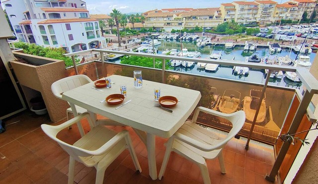 Cozy Two-Room Apartment in Canet-Plage with Loggias and Parking
