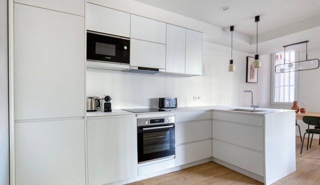 Delightful Sarrià 3BR, w/Doorman & Fresh Renovation, by Blueground