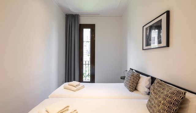 DELUXE THREE BEDROOM APARTMENT