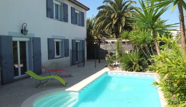 Detached villa with pool Saint Cyprien village