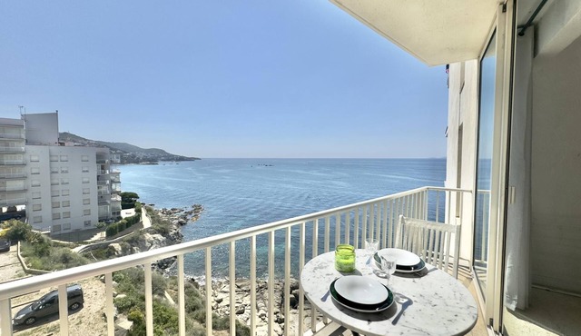 DFN. Spacious apartment with parking and sea view
