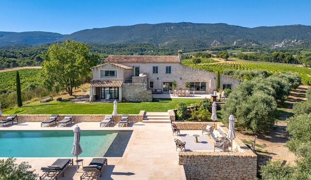 Domaine de la Colline – Provencal Stone House in Luberon with Heated Pool & A/C