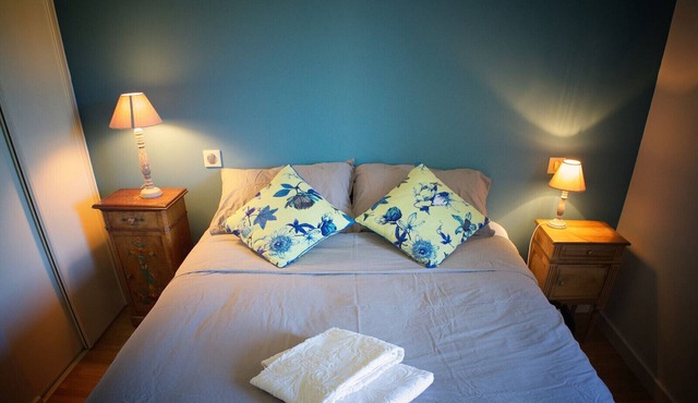 DUINGT, old Sheepfold, quality renovation, 100m from the lake.