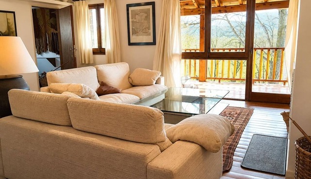 Duplex 3 Bed Rustic Style, Fireplace, Terrace & Cadí Views