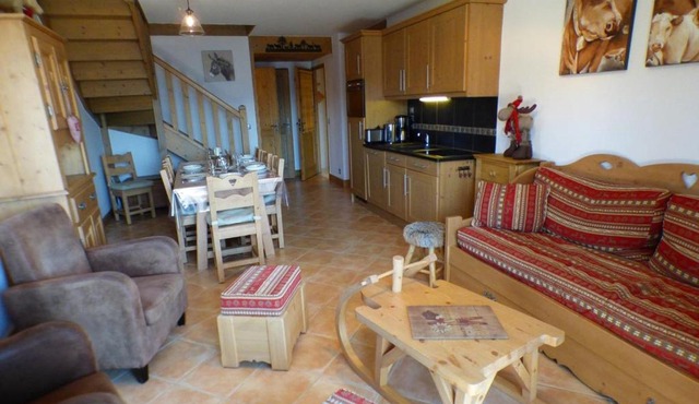 Duplex 4 pièces avec piscine intérieure, parking, 8 pers, proche Les Saisies - FR-1-594-303