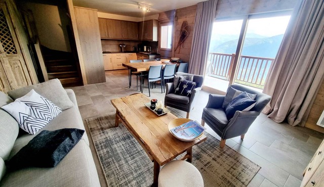 Duplex Apt for 8 with Pool and Parking, Les Saisies