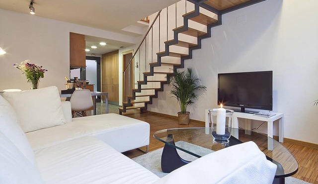 Duplex with 3 habit 6 pax near the Teknon with access to pool - Free WiFi