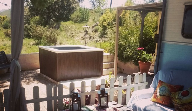 Ecological Getaway with Private Jacuzzi, Totally Private Vintage Caravan