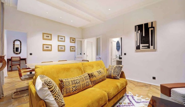 ELEGANT 3BR APARTMENT WITH ENSUITE BATHS NEAR CANAL SAINT-MARTIN