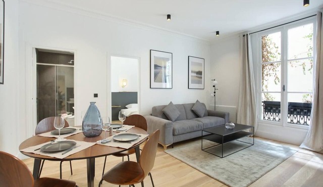 Elegant Apartment at the Palais Royal Opera