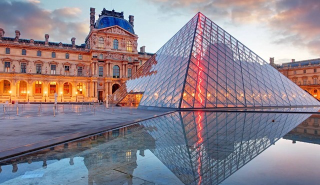 Elegant Historic 6Bdr/5Bth Apartment with Louvre View