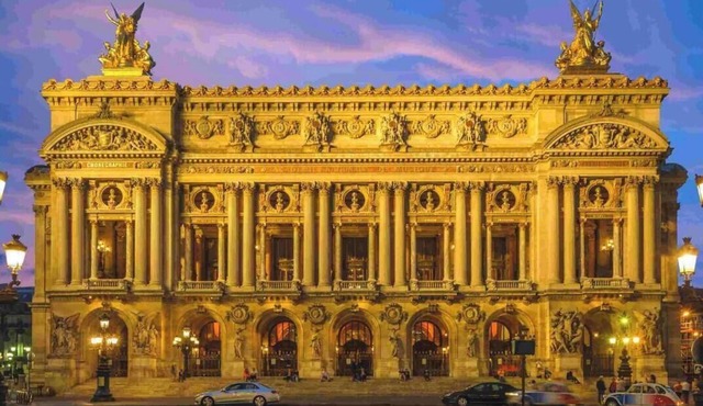Elegant Parisian Retreat: Spacious Four-Bedroom Apartment Near Opera Garnier