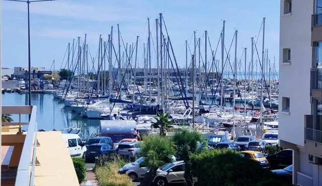 Elegant Three-Bedroom Apartment with Air Conditioning, Terrace, and Parking in a Residential Complex in Le Port 6CPORT18