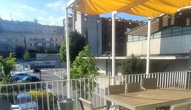 ENTIRE ATHYPICAL 3-room apartment