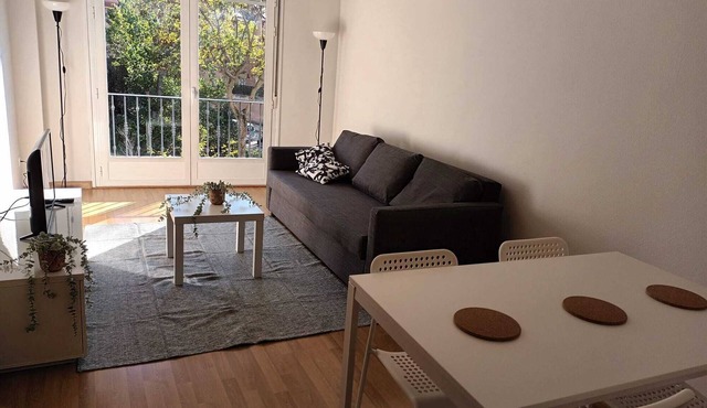 Equipped apartment and direct assistance throughout the stay.