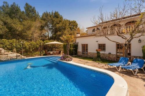 Escapada con Piscina Climatizada y Área Infantil