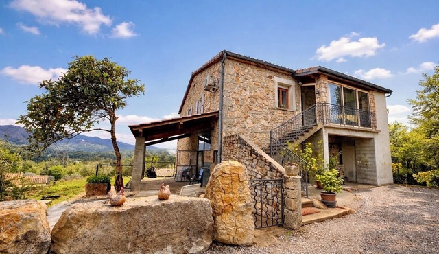 Exceptional stone farmhouse with swimming pool