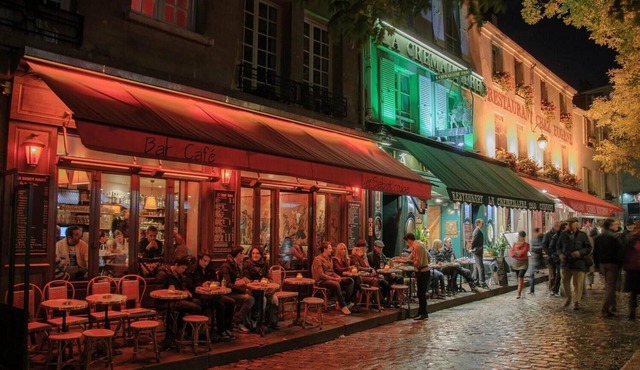 EXCLUSIVE PARISIAN RETREAT-3 BR-DESIGNER DECOR AND ICONIC ARCHITECTURAL VIEWS-AC