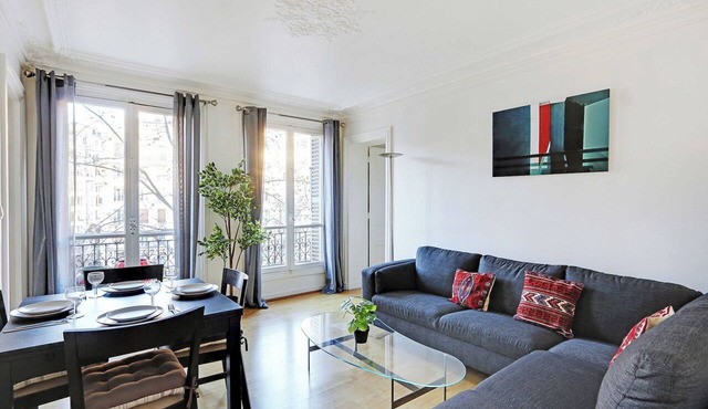 Experience the Parisian Lifestyle: 2BR near Porte Maillot