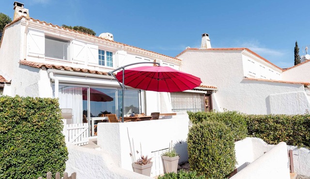 Family home with air conditioning, WIFI, parking, close to the beach
