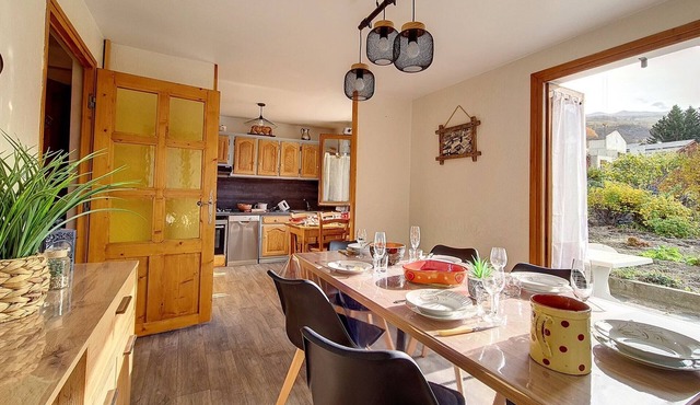 Family chalet in the center of St Marcel with terrace for 6.