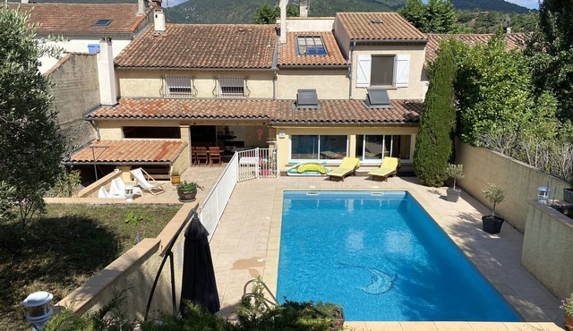 Family home (pool, jacuzzi and sauna)