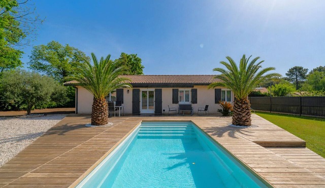 Family house with pool - 6 guests