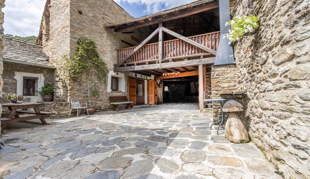 Farmhouse 'El Raco De Cal Maró' with Mountain View, Private Terrace and Wi-Fi