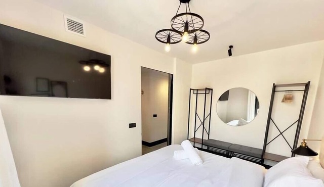FD/ Beautiful and bright apartment. Parking. Wifi