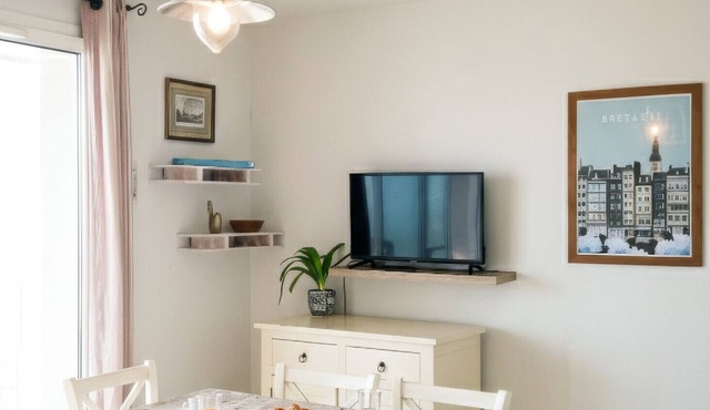 Flat with a balcony overlooking the sea, 50 metres from the beach