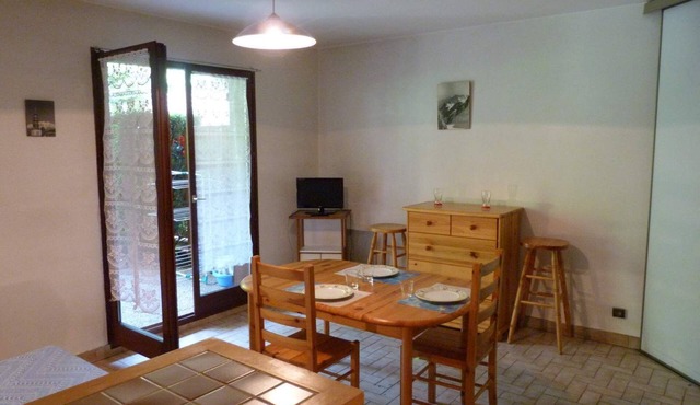 Flat with garden, lake of annecy