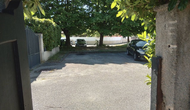 For rent - Studio 40 m² with mezzanine, private garden, air conditioning and utilities included